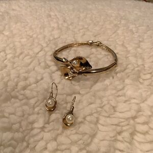 Avon Gold Bracelet with Pearl Accents